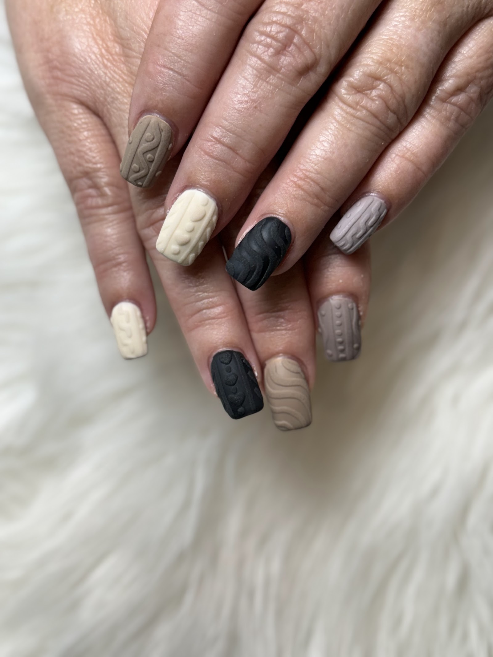 THE NAIL LOUNGE nail photo 4