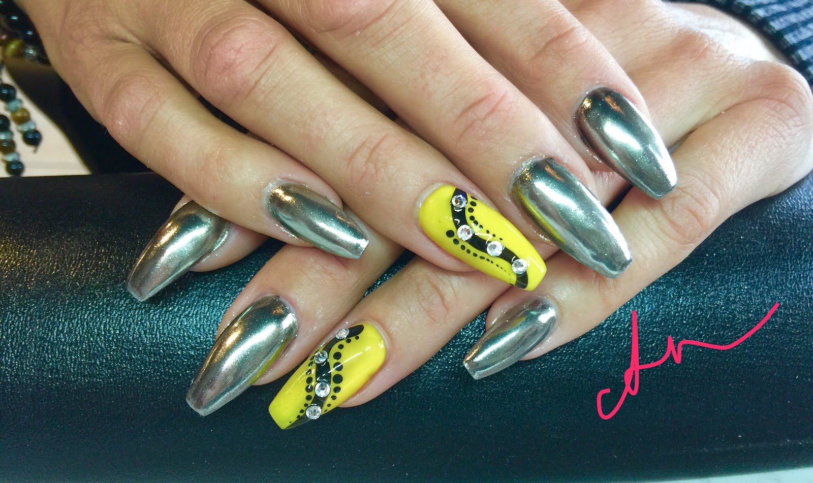 THE NAIL LOUNGE nail photo 7